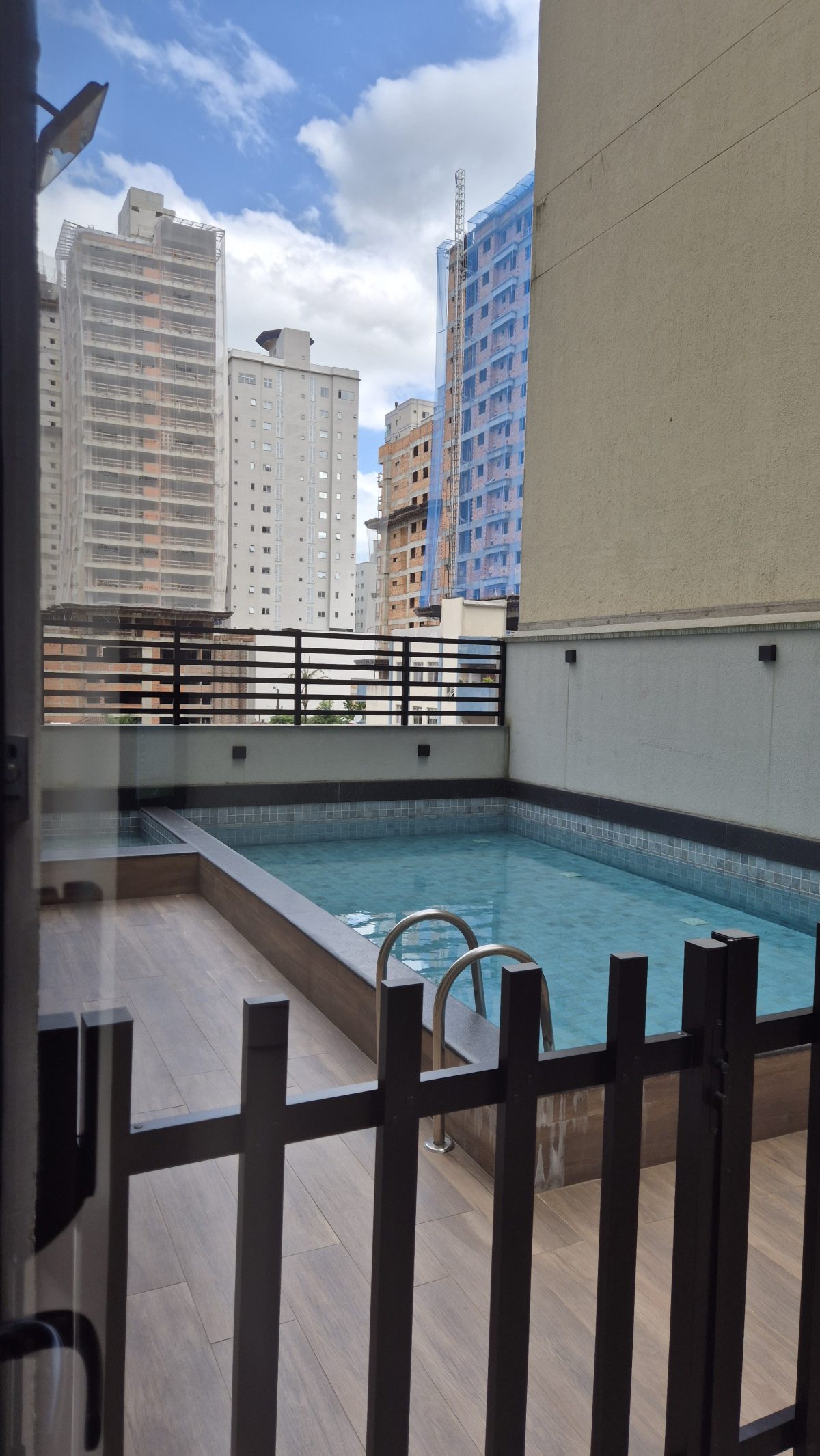 Apartamento para Locação Anual no bairro Meia Praia em Itapema